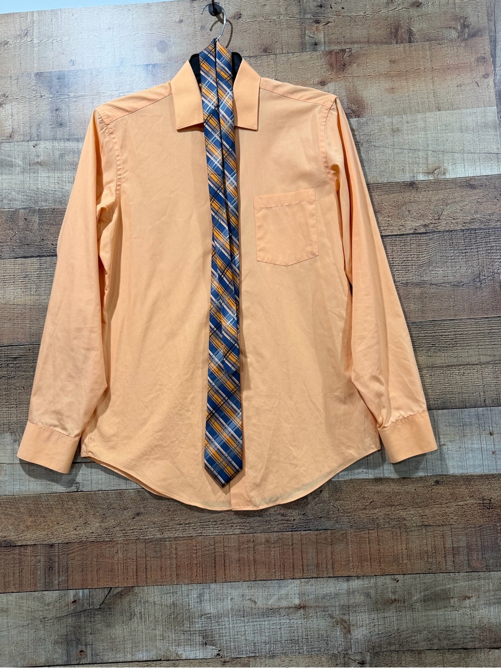Arrow Peach Long-Sleeve Dress Shirt with Plaid Accent Tie Size 15-15.5 34/35